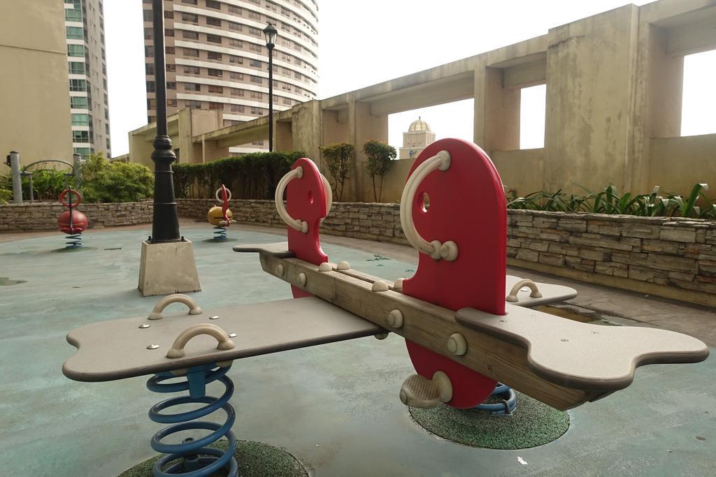 Luxury Condo At Forbeswood Parklane The Fort Bgc Makati City Exterior foto