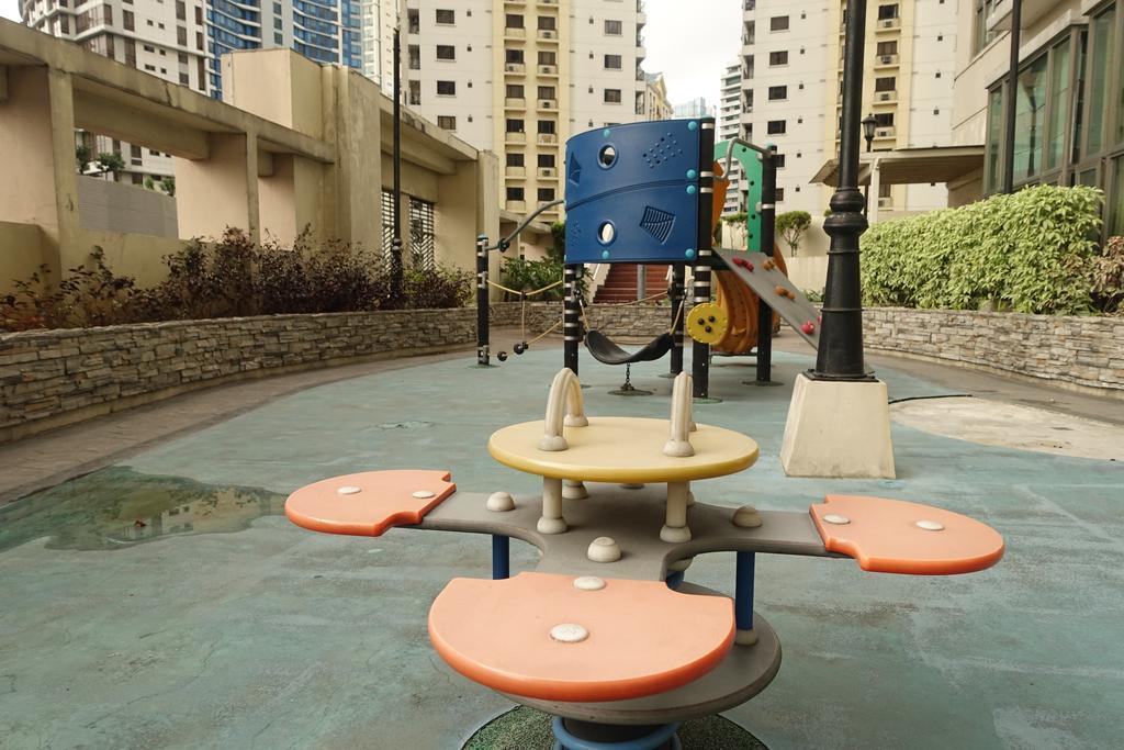 Luxury Condo At Forbeswood Parklane The Fort Bgc Makati City Exterior foto